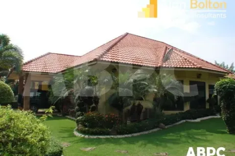 Casa de 3 dormitorios en Pattaya, Tailandia № 211923 - foto 2