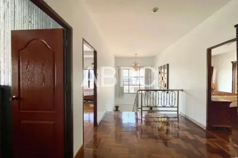 Casa de 4 dormitorios en Jomtien Beach, Pattaya, Tailandia № 210880 - foto 3