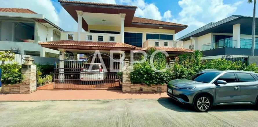 Casa de 4 dormitorios en Jomtien Beach, Pattaya, Tailandia № 210880