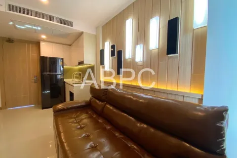 Condominio de 1 dormitorio en Jomtien Beach, Pattaya, Tailandia № 210879 - foto 2