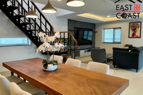 Casa de 4 dormitorios en Pattaya, Tailandia № 213375 - foto 9