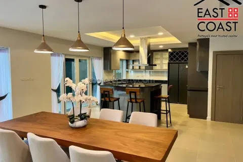 Casa de 4 dormitorios en Pattaya, Tailandia № 213375 - foto 10