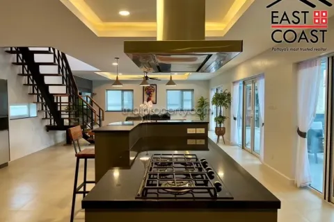 Casa de 4 dormitorios en Pattaya, Tailandia № 213375 - foto 4