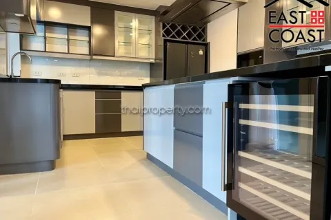 Casa de 4 dormitorios en Pattaya, Tailandia № 213375 - foto 5