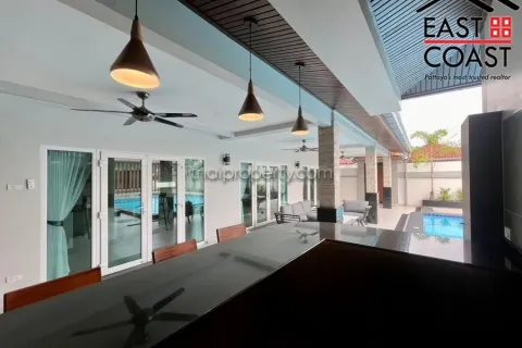 Casa de 4 dormitorios en Pattaya, Tailandia № 213375 - foto 3