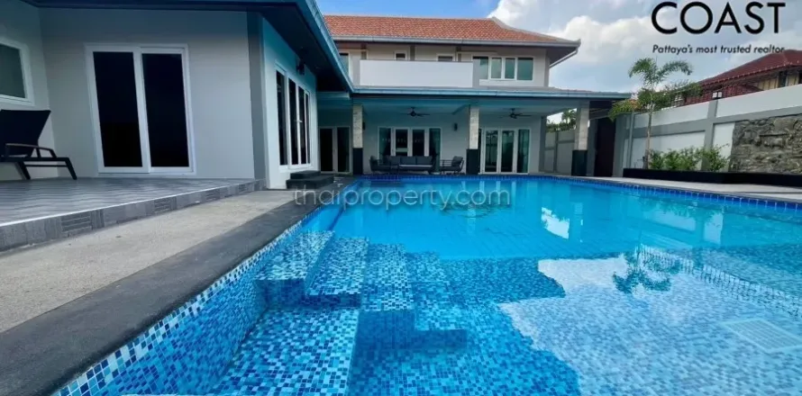 Casa de 4 dormitorios en Pattaya, Tailandia № 213375