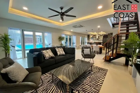 Casa de 4 dormitorios en Pattaya, Tailandia № 213375 - foto 12