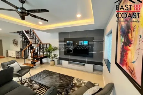 Casa de 4 dormitorios en Pattaya, Tailandia № 213375 - foto 7