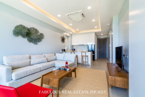 Condo on Surin Beach, Thailand, 1 bedroom № 179851 - photo 3