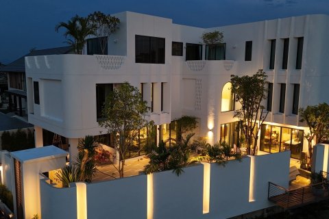 Villa à San Sai, Thaïlande 8 chambres № 158462 - photo 1