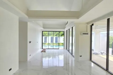 Villa in Phuket, Thailand 3 bedrooms № 158458 - photo 11