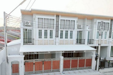 Таунхаус в Паттайе, Таиланд с 4 спальнями № 147849 - фото 1