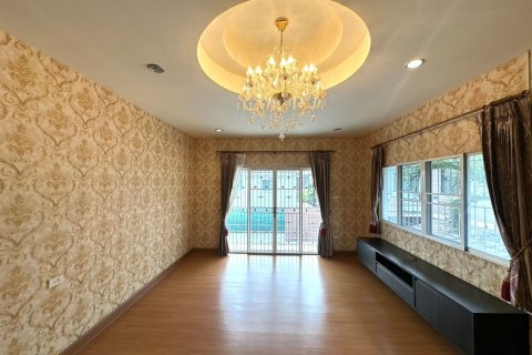 House in San Sai, Thailand 5 bedrooms № 147847 - photo 16