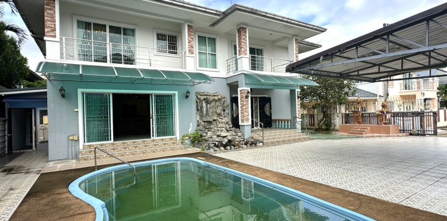 House in San Sai, Thailand 5 bedrooms № 147847