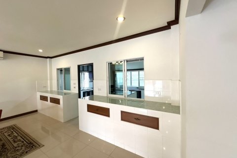 House in San Sai, Thailand 5 bedrooms № 147847 - photo 18