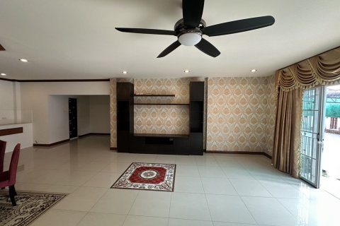 House in San Sai, Thailand 5 bedrooms № 147847 - photo 12