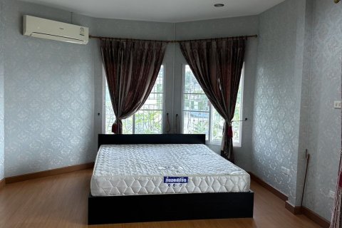 House in San Sai, Thailand 5 bedrooms № 147847 - photo 13