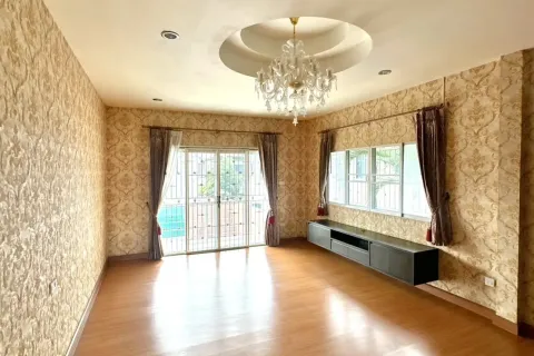 House in San Sai, Thailand 5 bedrooms № 147847 - photo 8