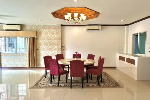House in San Sai, Thailand 5 bedrooms № 147847 - photo 3