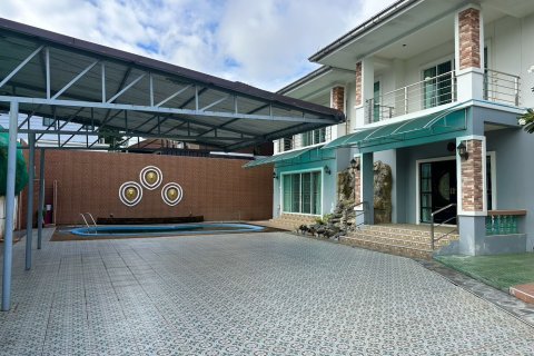 House in San Sai, Thailand 5 bedrooms № 147847 - photo 10
