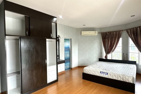 House in San Sai, Thailand 5 bedrooms № 147847 - photo 14