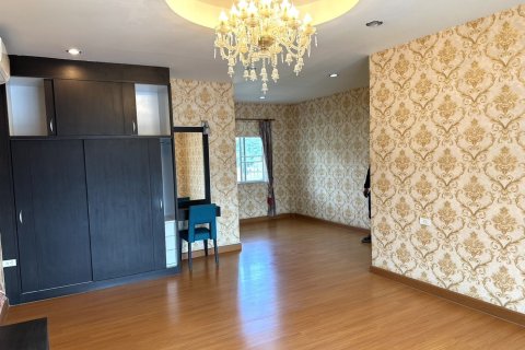 House in San Sai, Thailand 5 bedrooms № 147847 - photo 17