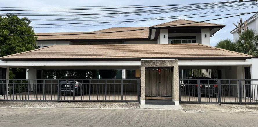 Maison à Bang Kapi, Bangkok, Thaïlande 5 chambres № 153269