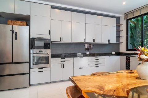 Villa in Ko Samui, Thailand 5 bedrooms № 160236 - photo 28