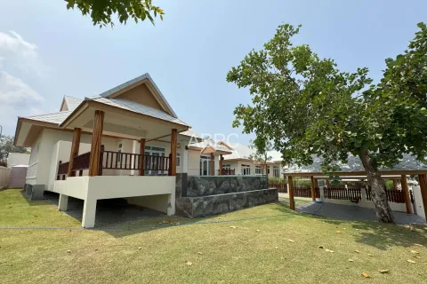 Casa de 3 dormitorios en Pattaya, Tailandia № 211648 - foto 5
