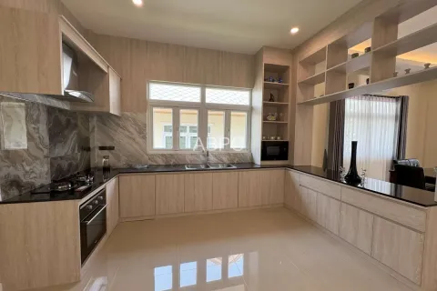 Casa de 3 dormitorios en Pattaya, Tailandia № 211648 - foto 11