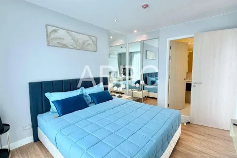 Condominio de 2 dormitorios en Jomtien Beach, Pattaya, Tailandia № 211649 - foto 2