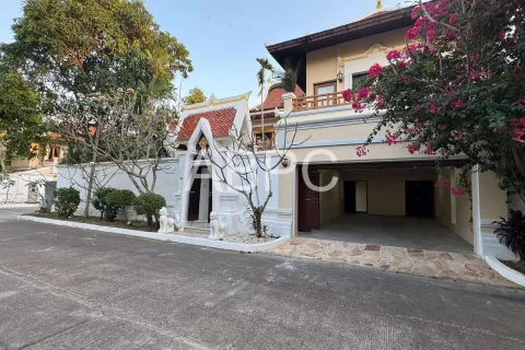 Casa de 3 dormitorios en Pattaya, Tailandia № 211645 - foto 5