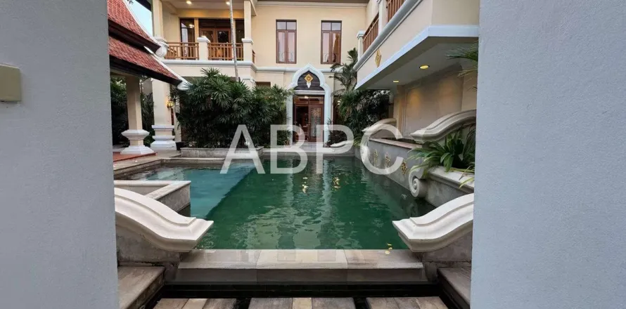 Casa de 3 dormitorios en Pattaya, Tailandia № 211645