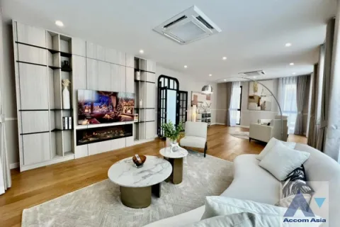 House in Saphan Sung, Bangkok, Thailand 5 bedrooms № 218867