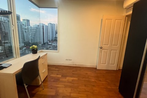 Condo à Watthana, Bangkok, Thaïlande, 2 chambres № 201029 - photo 10