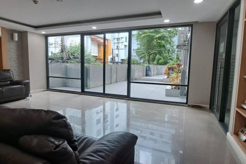 Studio dans le Condo à Khlong Toei, Bangkok, Thaïlande  № 148411 - photo 9