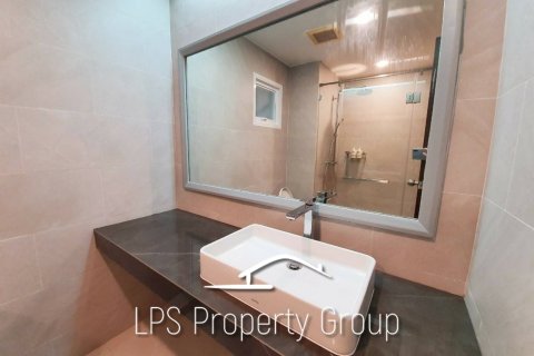 Condo in Hua Hin, Thailand, 2 bedrooms  № 168447 - photo 22