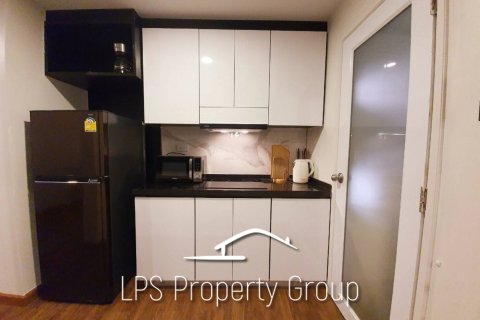 Condo in Hua Hin, Thailand, 2 bedrooms  № 168447 - photo 12