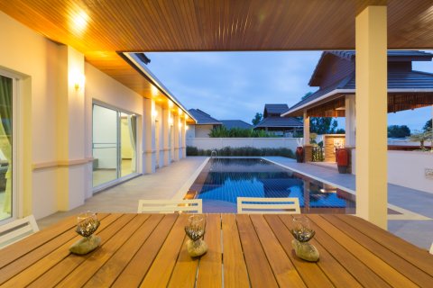 Villa in Hua Hin, Thailand 3 bedrooms № 168442 - photo 2