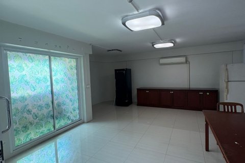 Condo in Bang Rak, Bangkok, Thailand, 4 bedrooms  № 139698 - photo 14