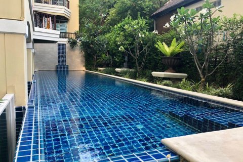 Condo in Watthana, Bangkok, Thailand, 3 bedrooms  № 159642 - photo 17