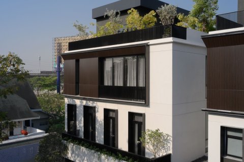 House in Bang Kapi, Bangkok, Thailand 4 bedrooms № 159638 - photo 2