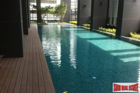Apartment in Bangkok, Thailand 3 bedrooms № 192957