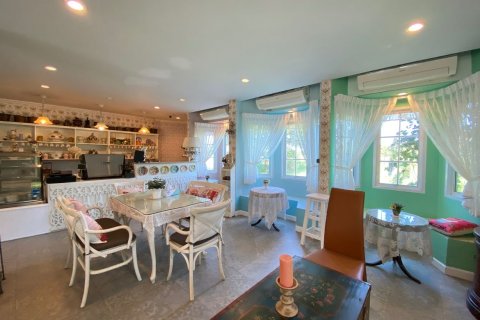 Коммерческая недвижимость в Чиангмае, Таиланд 2000м2 № 160063 - фото 5