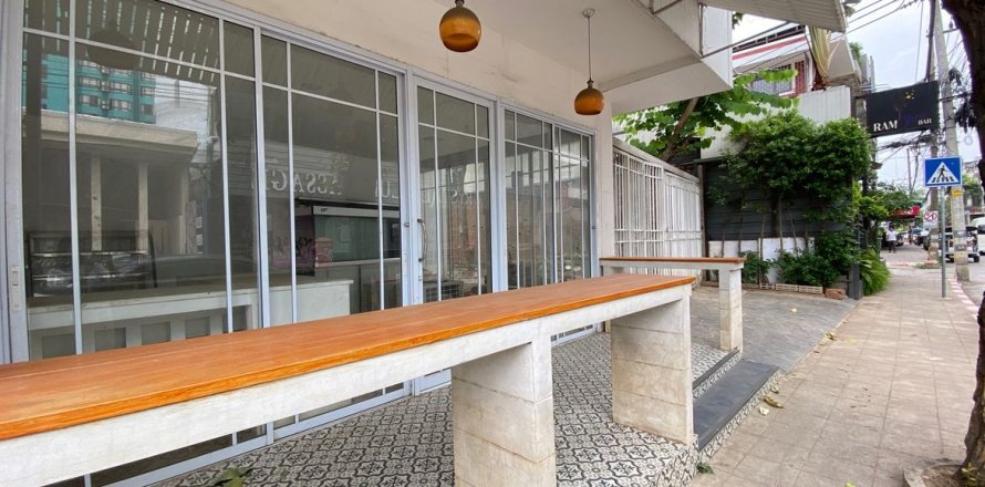 Propriété commerciale à Chiang Mai, Thaïlande 900 m2 № 160060