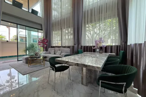 Casa de 4 dormitorios en Pattaya, Tailandia № 212219 - foto 3