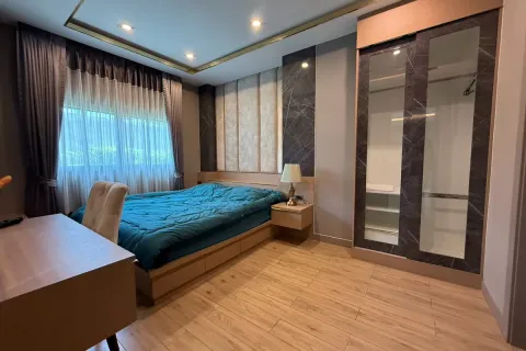 Casa de 4 dormitorios en Pattaya, Tailandia № 212219 - foto 13