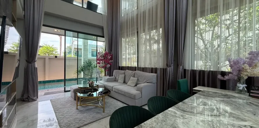 Casa de 4 dormitorios en Pattaya, Tailandia № 212219