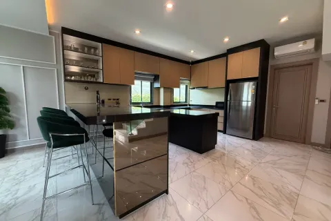 Casa de 4 dormitorios en Pattaya, Tailandia № 212219 - foto 6