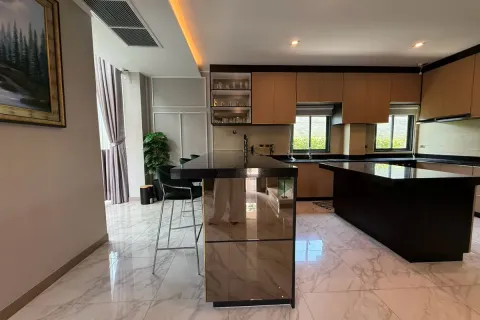 Casa de 4 dormitorios en Pattaya, Tailandia № 212219 - foto 10